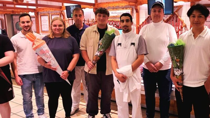 Nachwuchs für den Hückeswagener Fleischmarkt: Wieder Fleischer-Azubis für „Meister Blumberg“