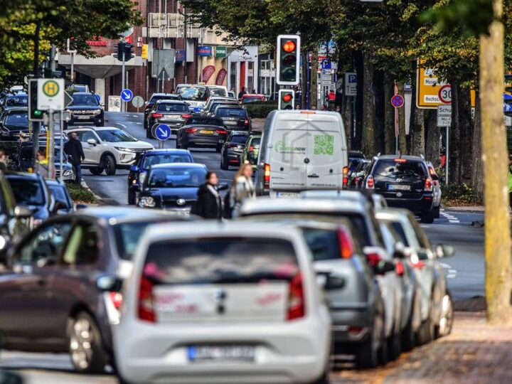 Mobilität im Kreis Kleve: Neuer Auto-Rekord im Kreis Kleve – auch bei E-Fahrzeugen