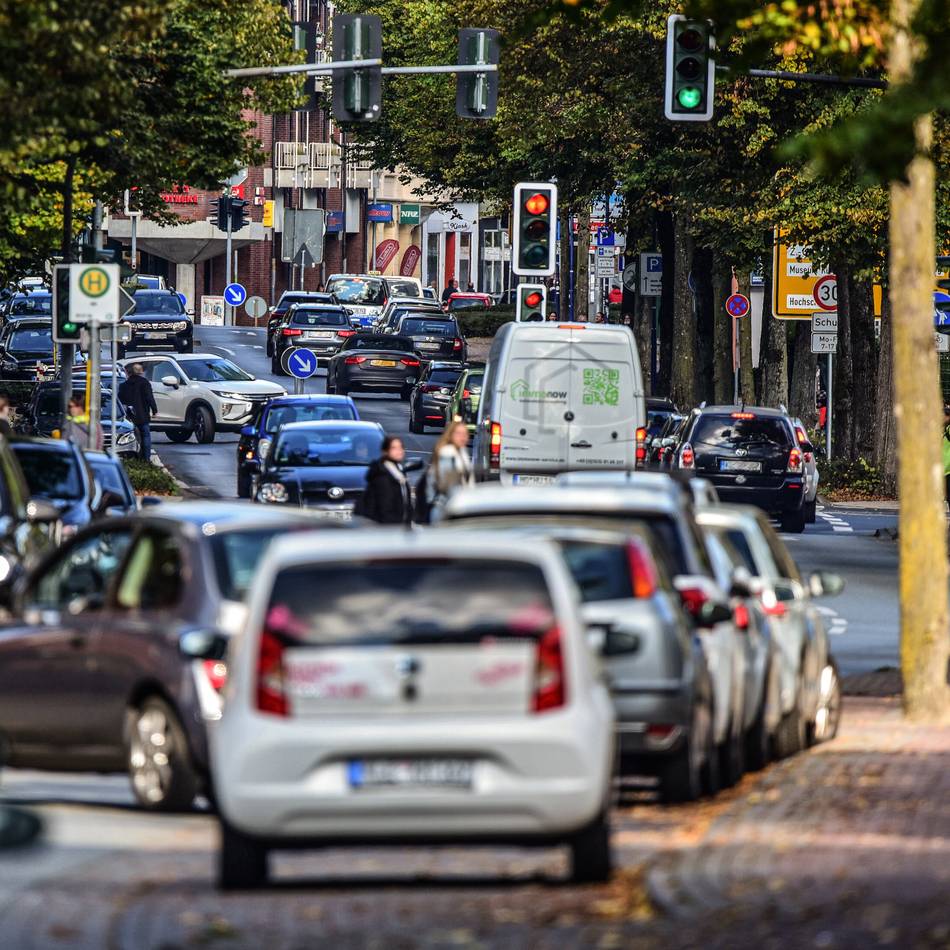 Mobilität im Kreis Kleve: Neuer Auto-Rekord im Kreis Kleve – auch bei E-Fahrzeugen