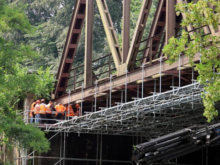 Neue Schienenbaustelle in Leverkusen: Defekte Wupperbrücke bringt Bahn-Planung durcheinander