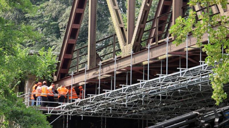Neue Schienenbaustelle in Leverkusen: Defekte Wupperbrücke bringt Bahn-Planung durcheinander