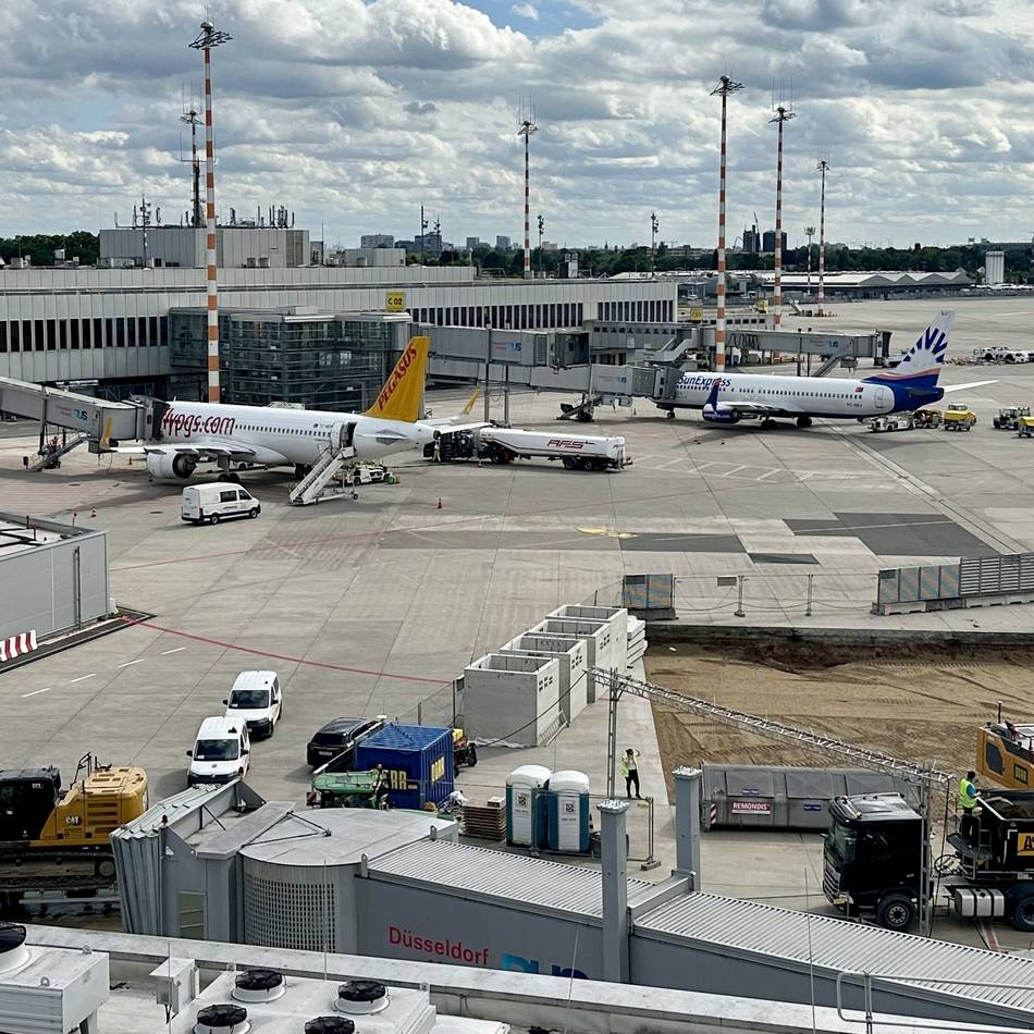 Modernisierung der Fluggastbrücken: Wie der Flughafen Düsseldorf das Boarding mit neuer Technik beschleunigen will