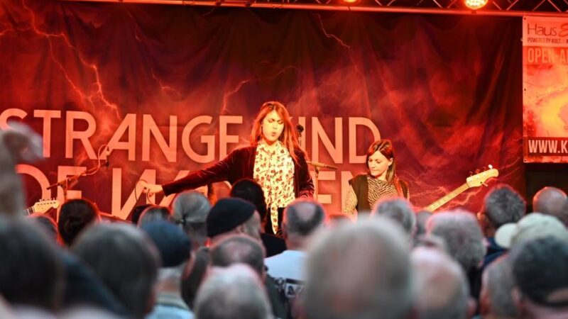 Open-Air-Konzert in Wermelskirchen: Fünf Frauen rocken den Kastaniengarten