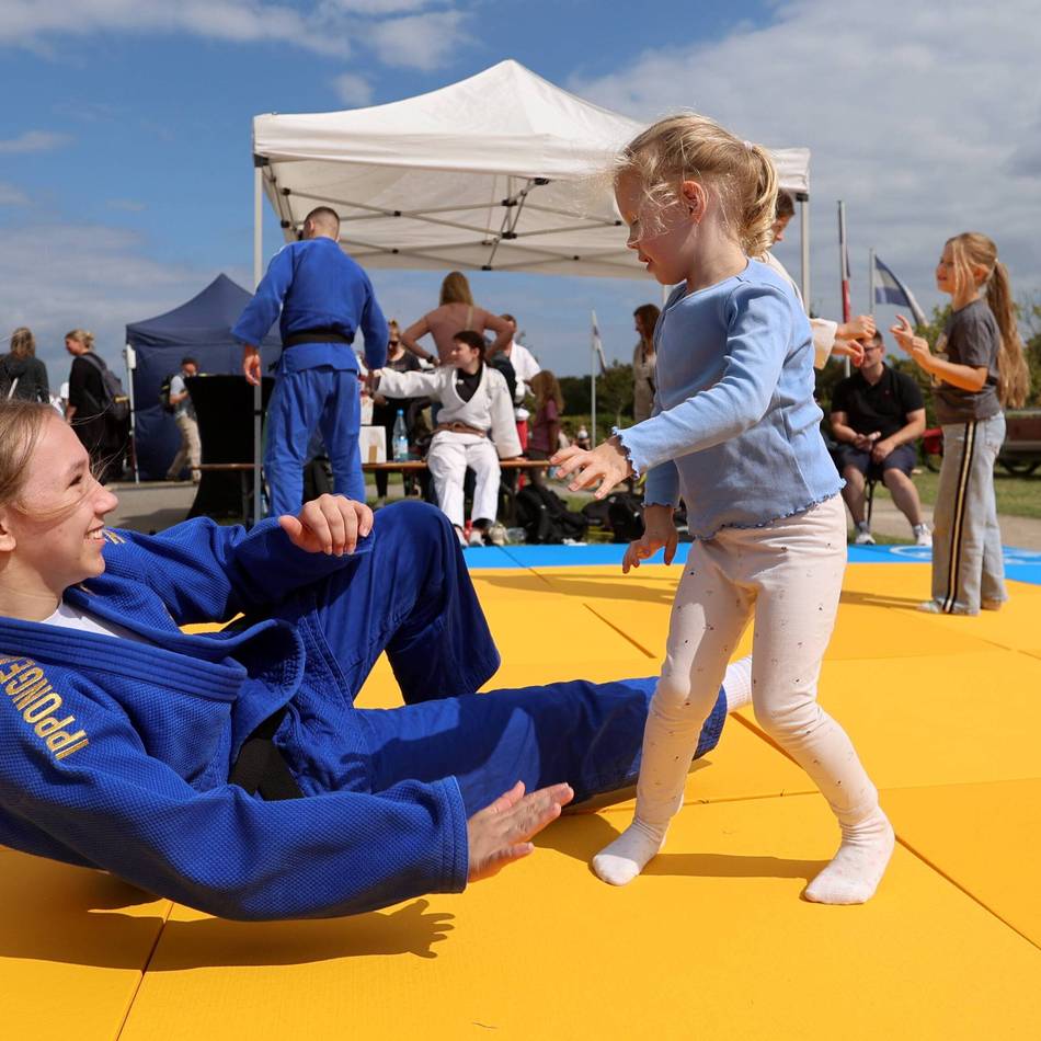 Großer Familiensonntag in Leverkusen: Tausende große und kleine Besucher erleben Kinderfest „LEVspielt³“