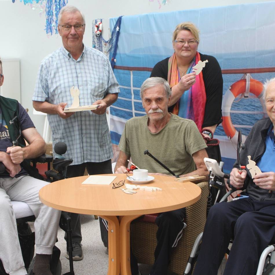 Haus Bodelschwingh in Dülken: Sie sägen mitten im Hochsommer Weihnachtsengel