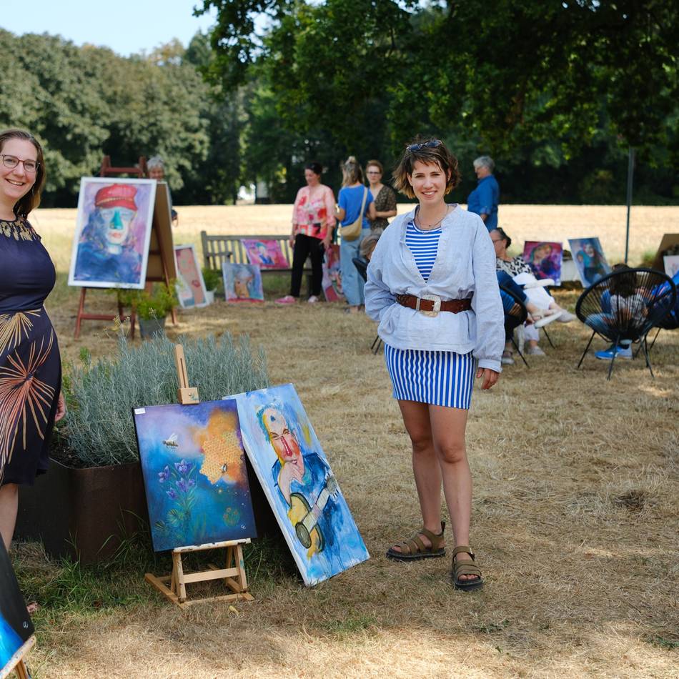 Kunst in Hösel: Sperrmüll-Bank wird Startschuss für Freiluft-Ausstellung