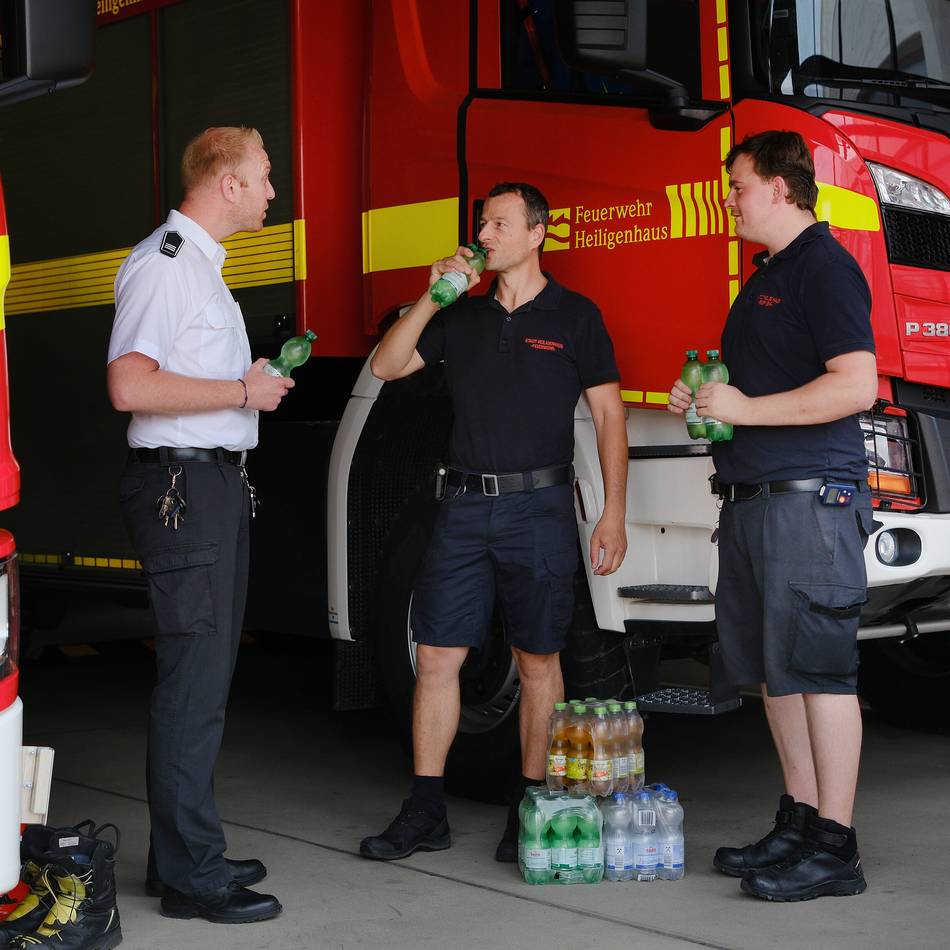 Sommereinsätze der Feuerwehr: Zwischen Hitzestress und Vogelrettung