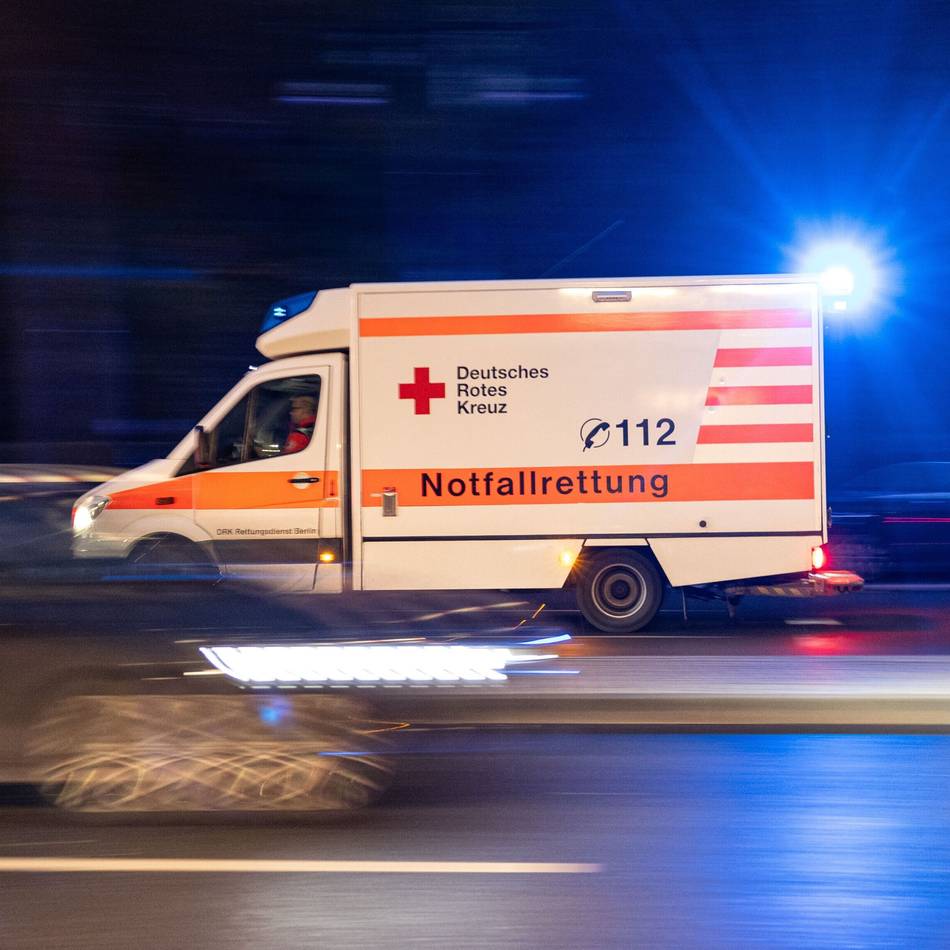 Unfall in Mönchengladbach: 30-jähriger E-Scooterfahrer schwer verletzt