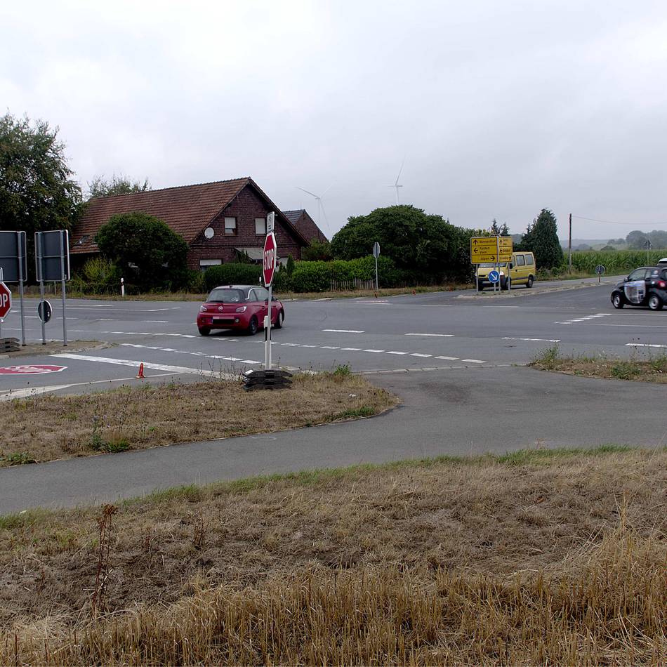Kreuzung in Veen: Baubeginn für Kreisverkehr – so ist die Umleitung
