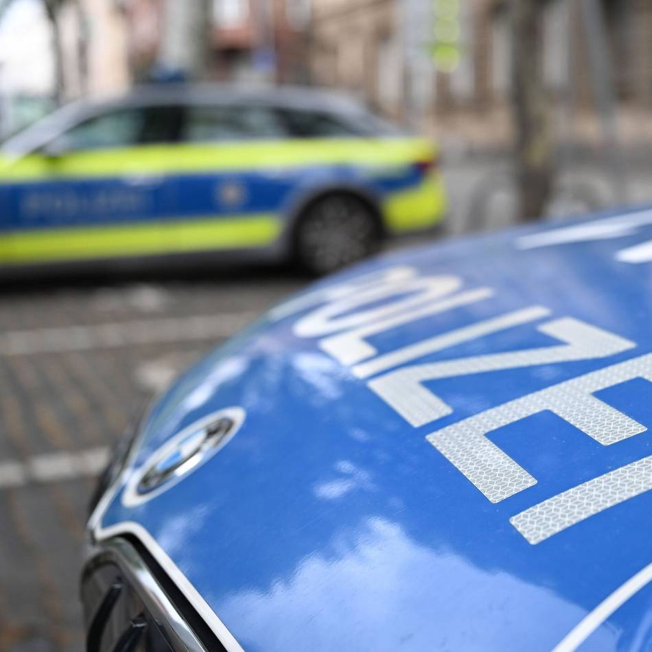 Unfall in Hilden: Beinahe-Zusammenstoß mit E-Roller – Radfahrerin stürzt