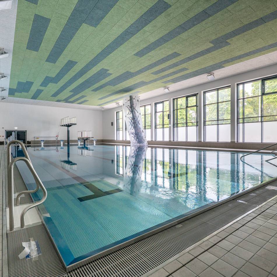 Eröffnung am 10. August in Duisburg: 25-Meter-Becken, Kletterwand, Dachterrasse – das bietet das neue Südbad
