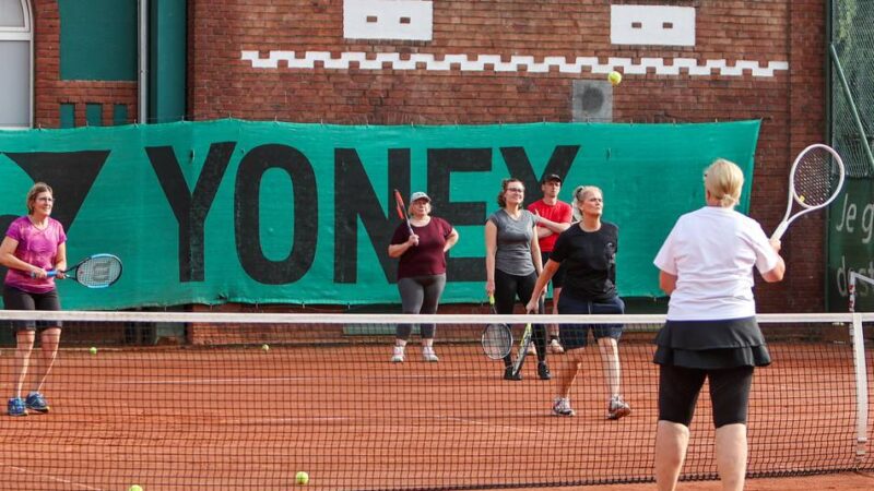„Sport im Park“ in Wickrath: Wie ein Anfängerkurs im Tennis abläuft