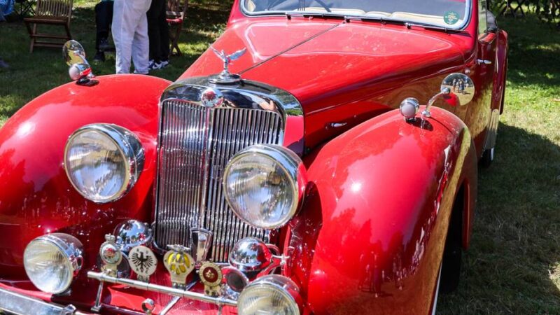 Oldtimer-Schau in Korschenbroich: Seltene Blech-Schätze im Wert von Millionen