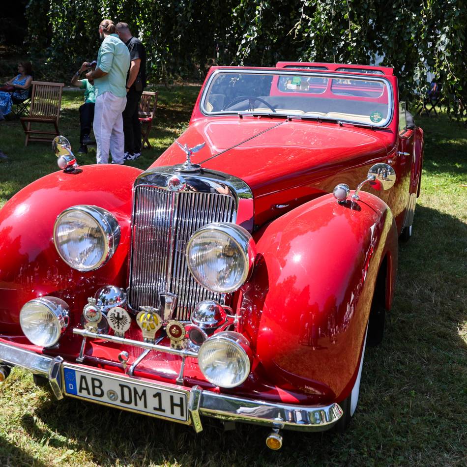 Oldtimer-Schau in Korschenbroich: Seltene Blech-Schätze im Wert von Millionen