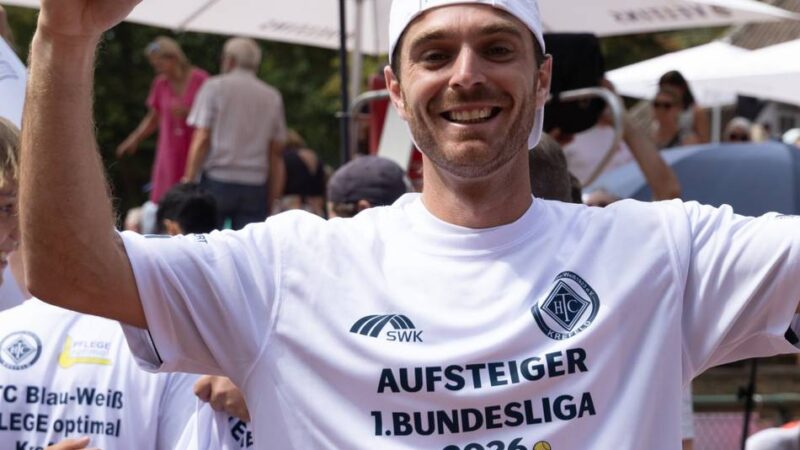 Jubel an der Hüttenallee: Schon nach Einzeln alles klar – HTC Blau-Weiß kehrt in erste Bundesliga zurück