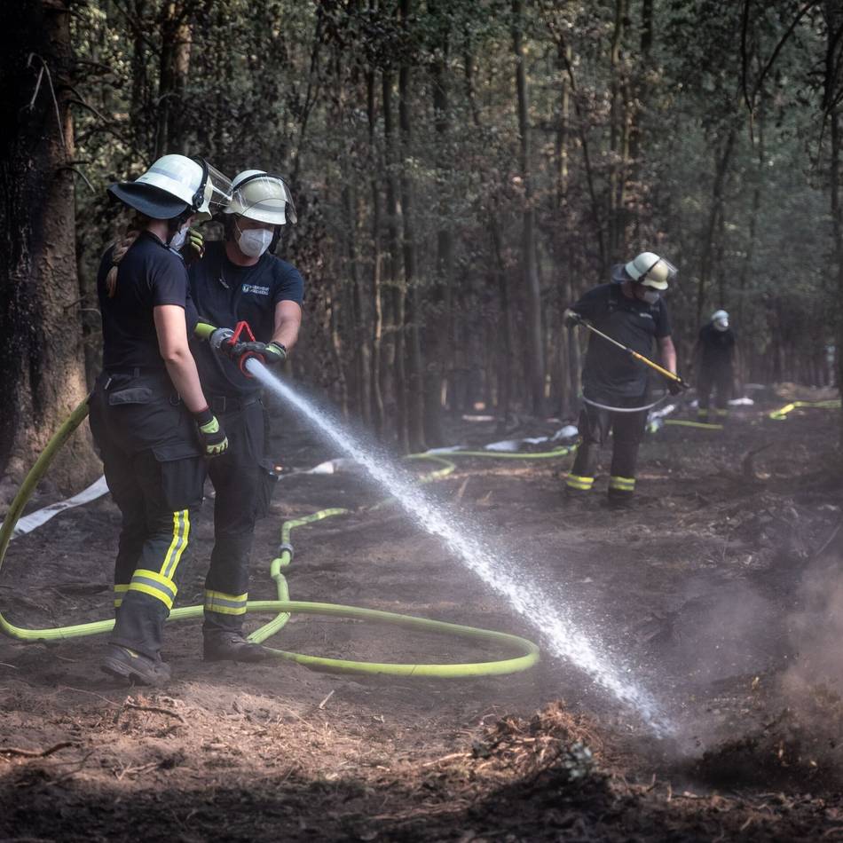Einheiten aus Hemmerden und Gustorf/Gindorf: Freiwillige Feuerwehr Grevenbroich hilft bei Brandbekämpfung in der Eifel