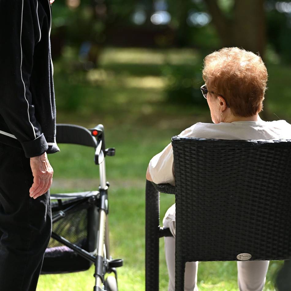 Vorsorge und Pflege: Kleve legt Seniorenwegweiser neu auf