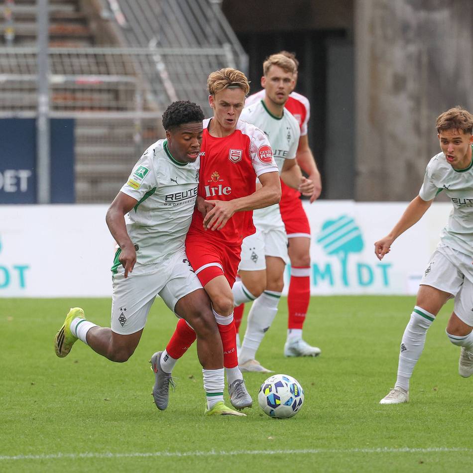 „Das erwartete schwere Spiel“: Torchance aus 60 Metern – Borussias U23 holt einen Punkt in Siegen