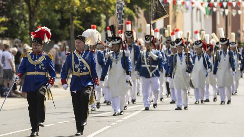 Königsparade, Clown und DJ: So schön war das Schützenfest in Holzbüttgen
