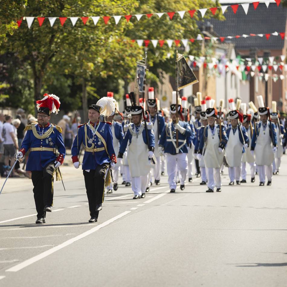 Königsparade, Clown und DJ: So schön war das Schützenfest in Holzbüttgen