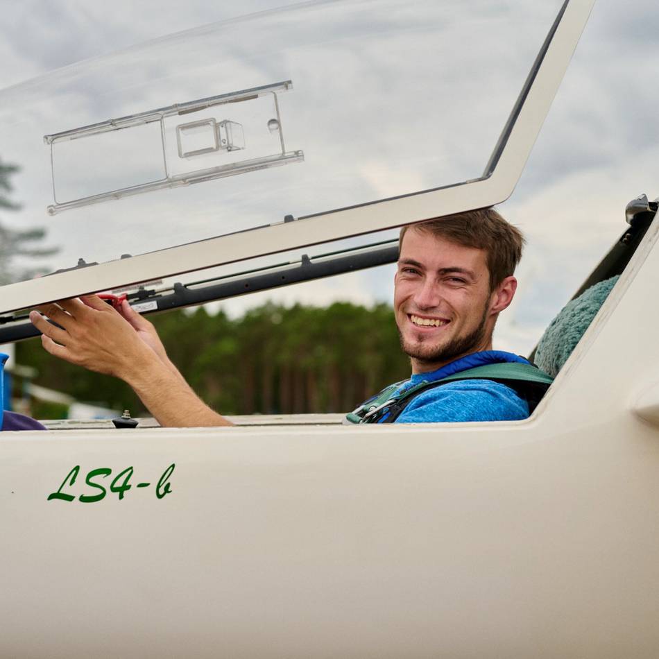 Pilot aus Langenfeld: Nils Fecker coacht deutsche Segelflug-Junioren zu WM-Erfolgen