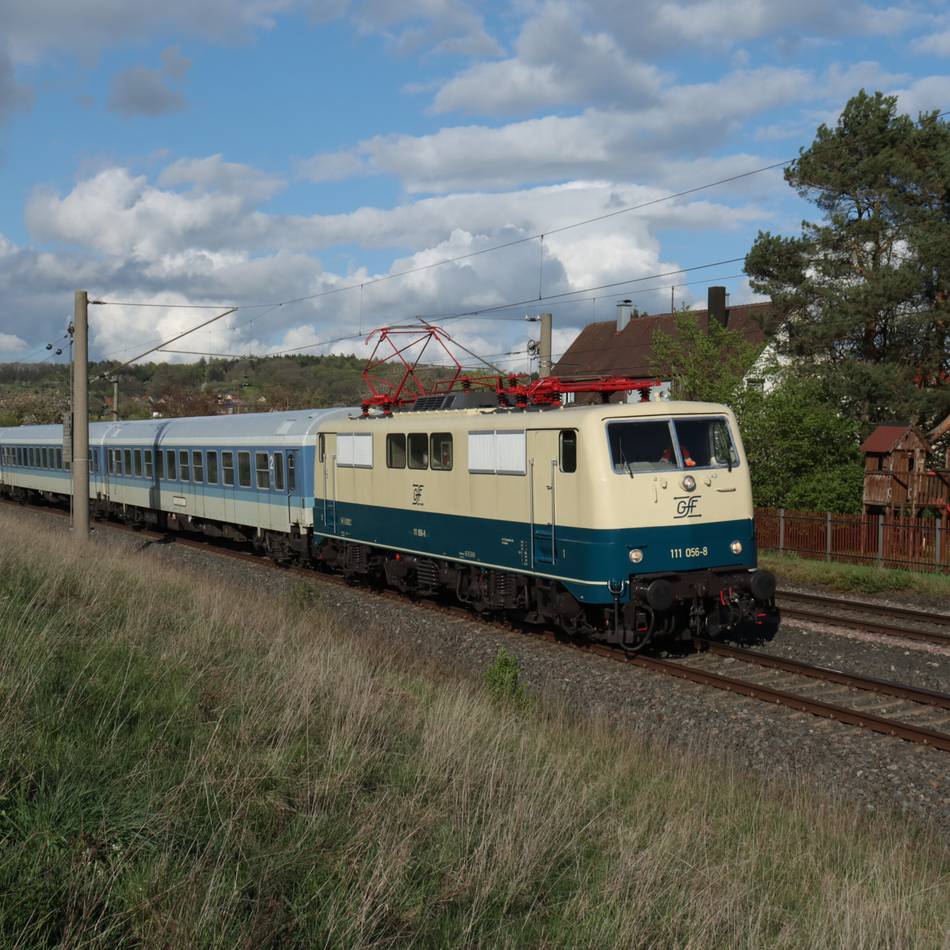 Sonderzug hält auch in Leverkusen: Nostalgiezug fährt zum Festakt der Deutschen Einheit