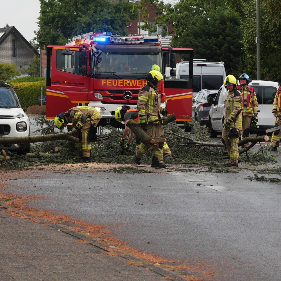 Feuerwehr Korschenbroich: Acht Unwettereinsätze innerhalb einer guten Stunde