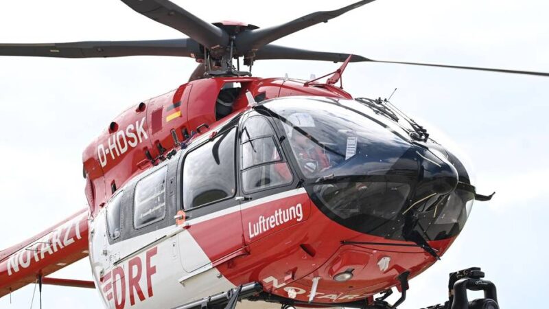 Unfall in Hückeswagen auf B483: 34-Jähriger nach Sturz mit Motorrad schwer verletzt
