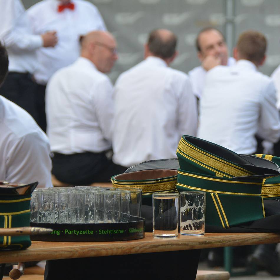 Oberstehrenabend in Neuss: Wegen Trockenheit – Stadt verschärft das Grillverbot im Stadtgarten