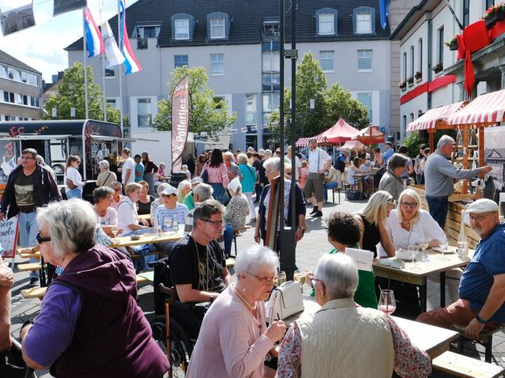 Rathausplatz Heiligenhaus: Tafeln, Street Food und Kaffee für alle