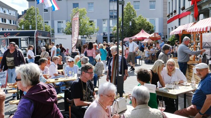 Rathausplatz Heiligenhaus: Tafeln, Street Food und Kaffee für alle