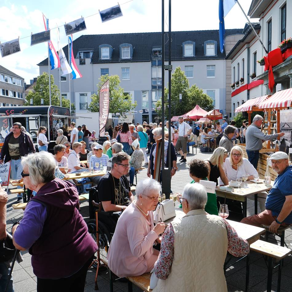 Rathausplatz Heiligenhaus: Tafeln, Street Food und Kaffee für alle