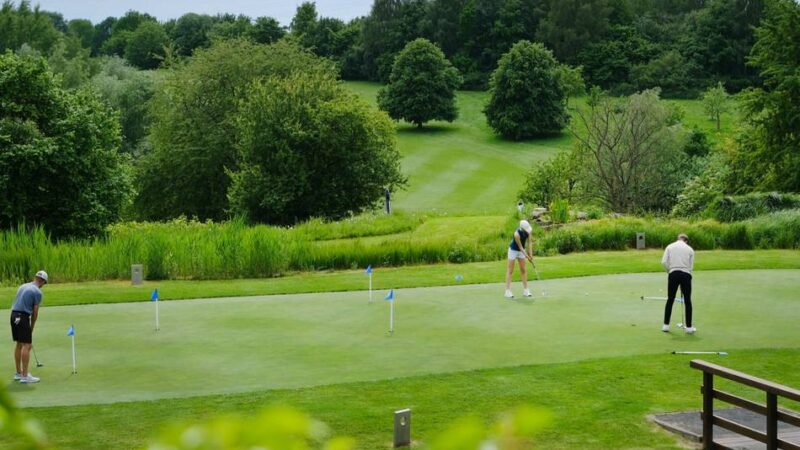 Benefiz-Golf in Heiligenhaus: Golfclub Hösel erspielt 1225 Euro für krebskranke Kinder