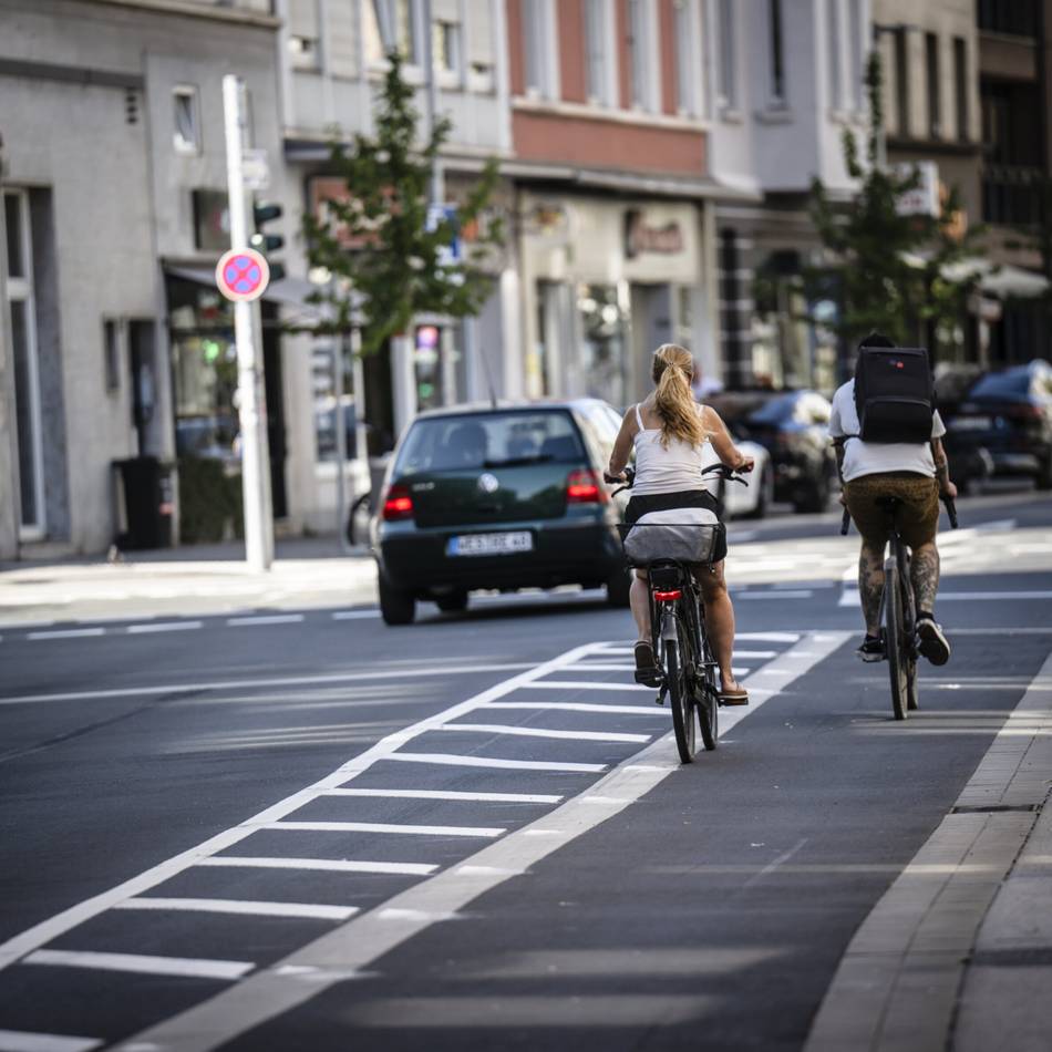 Verkehr in Düsseldorf: Zu schmaler Radweg auf der Friedrichstraße – so hat die Stadt jetzt reagiert