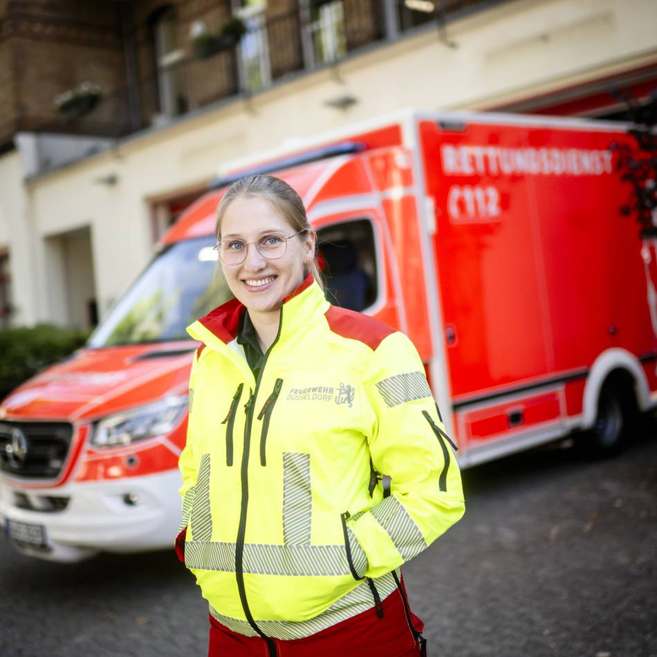 Mehr Erste Hilfe in Düsseldorf: Feuerwehr bildet Freiwillige zu Rettungssanitätern aus