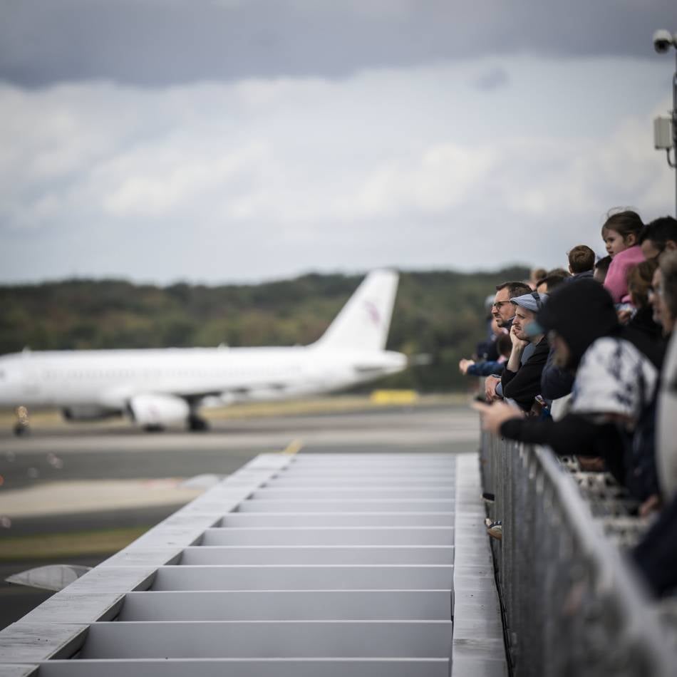 Besucherterrasse am Düsseldorfer Airport geöffnet: „Das hier ist Gänsehaut pur“