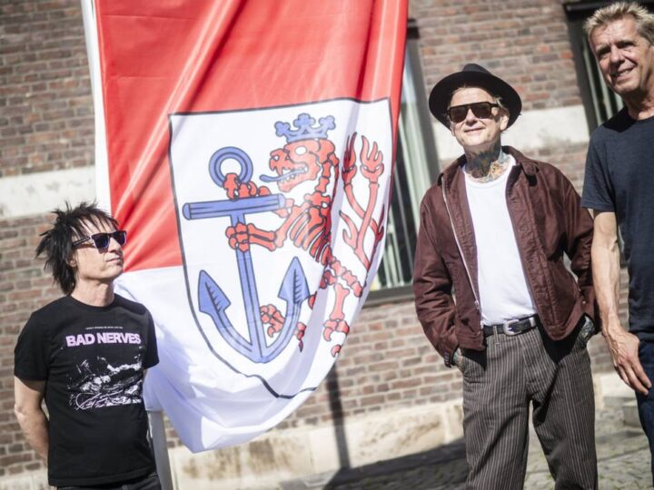 Für Housing First in Düsseldorf: Handsignierte Flaggen der Toten Hosen werden versteigert