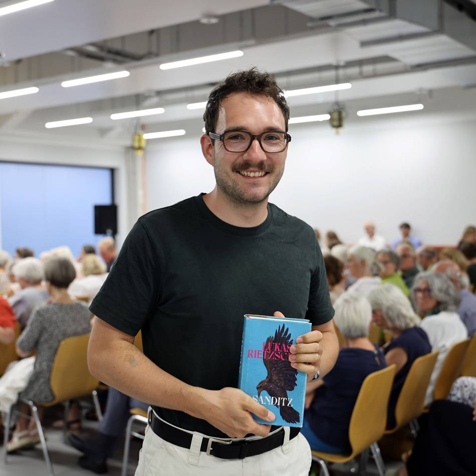 Beststellerautor in Mönchengladbach: Lukas Rietzschel entführt in die DDR – und in eine Stadt, die es nicht gibt