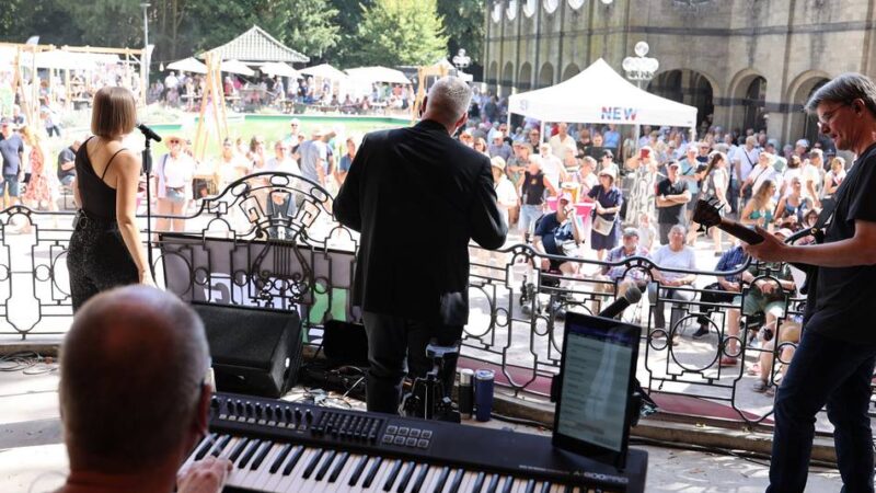 Musikalische Zeitreise: 2500 Besucher feiern „Kings for a day“ in Mönchengladbach