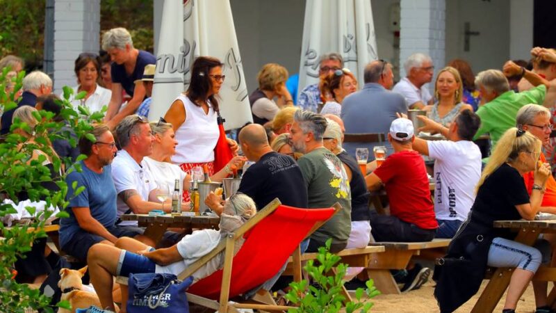 Kühle Drinks mit Ausblick: Was die Strandbar 1924 zu bieten hat