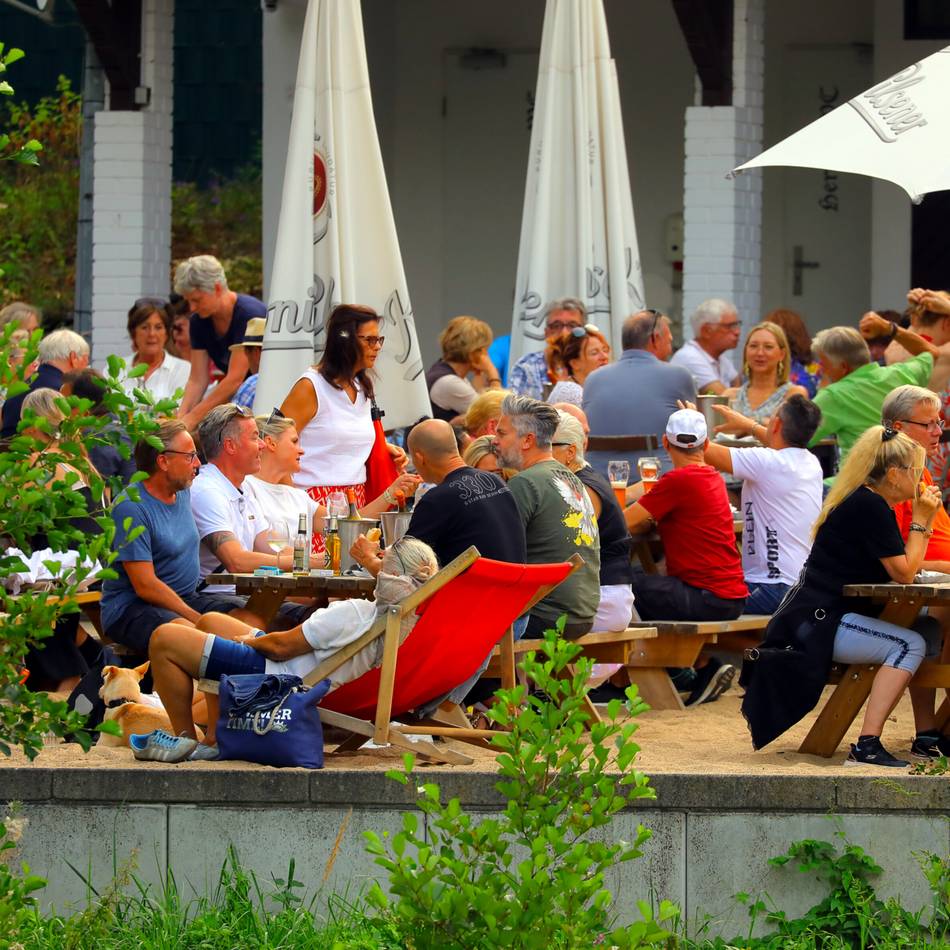 Kühle Drinks mit Ausblick: Was die Strandbar 1924 zu bieten hat