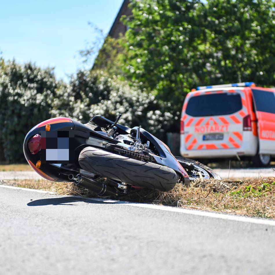 Kurvige Straße: Motorradunfall: Gocher stirbt auf
Hülmer Deich