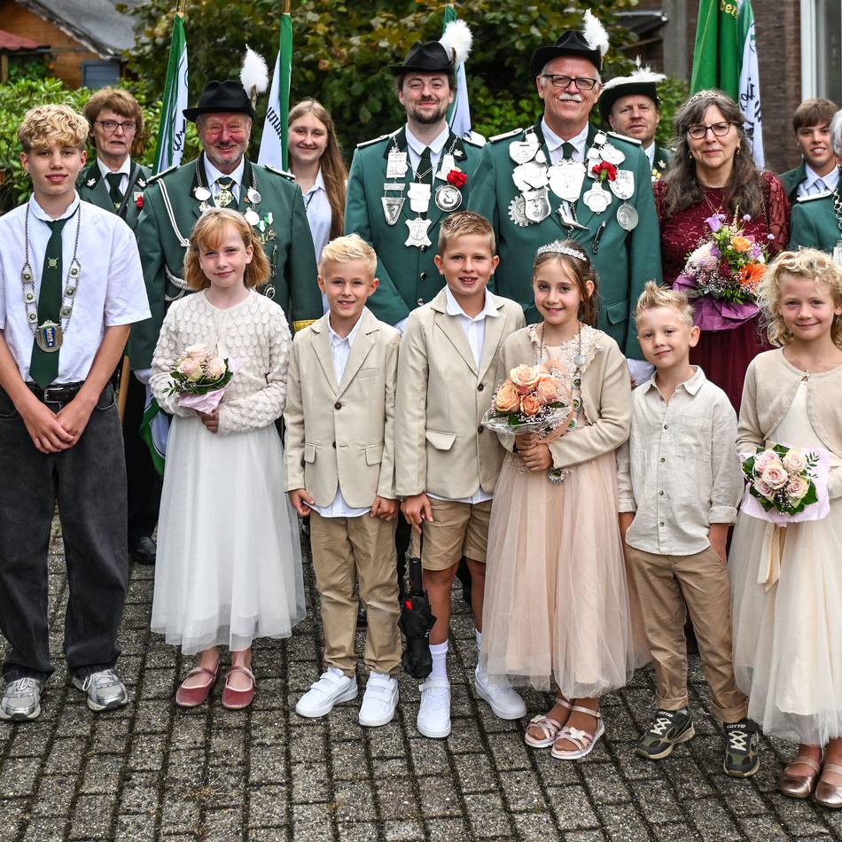 Im Rahmen der Kirmes: Königskette in Kervenheim an Artur Heß überreicht