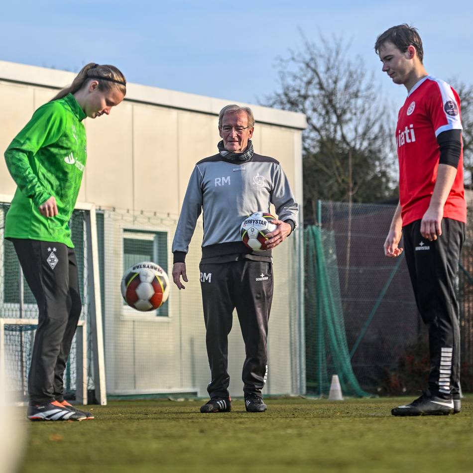 „Du kannst ja richtig was am Ball“: Rolf Mauritz aus Issum wird Nationalspieler – ein Fußballmärchen