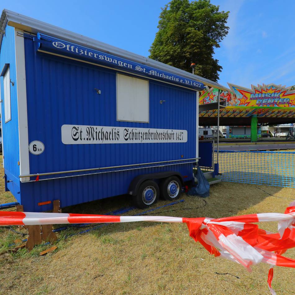 Messerangriff auf Kirmes in Rheinberg: Kripo schaltet Hinweisportal frei – Fotos und Videos von Vorfall gesucht