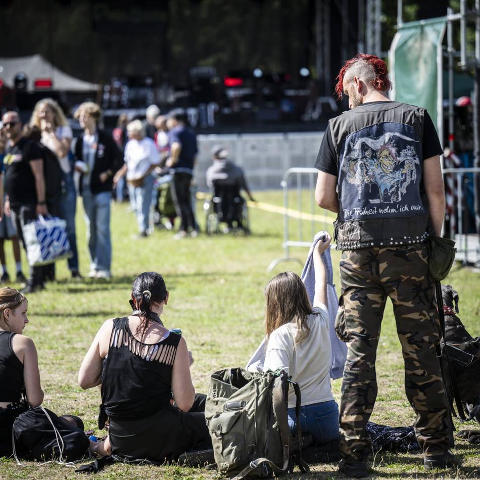 Musik und Haltung in Düsseldorf: Tausende Besucher bei „Rock gegen Rechts“ im Volksgarten