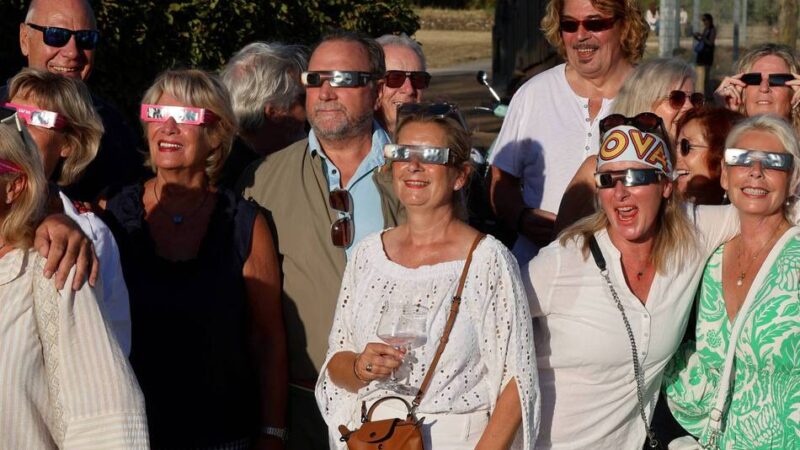 Naturschauspiel in Leverkusen: Sonnenfinsternis überm Rheinufer