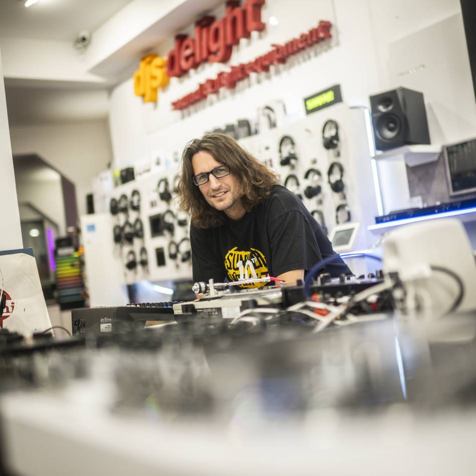 Fachgeschäft in Düsseldorf: Vom DJ zum Unternehmer im Sound-Business