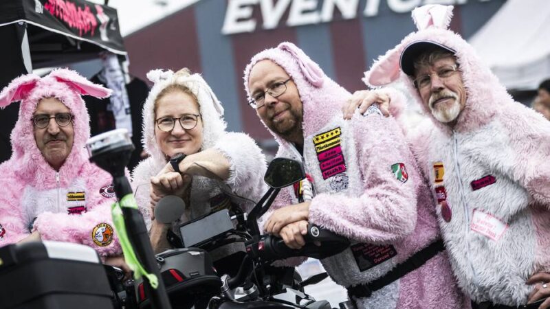 Fest auf den Schützenplatz: Benrather Mopped-Schützen feiern wieder – und fahren fürs Regenbogenland