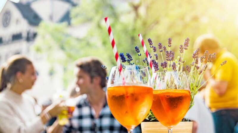 Essen, trinken, Leute treffen: Mittwoch ist wieder Feierabendmarkt auf dem Neusser Freithof